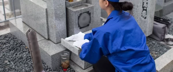 お墓掃除の正しい手順とは？お墓掃除の頻度や注意点も解説サムネイル